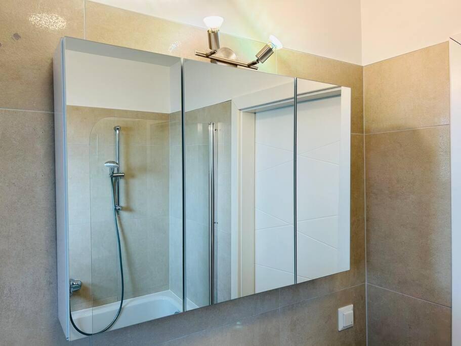 Sunny Modern With Balcony - Free Parking Apartment Wien